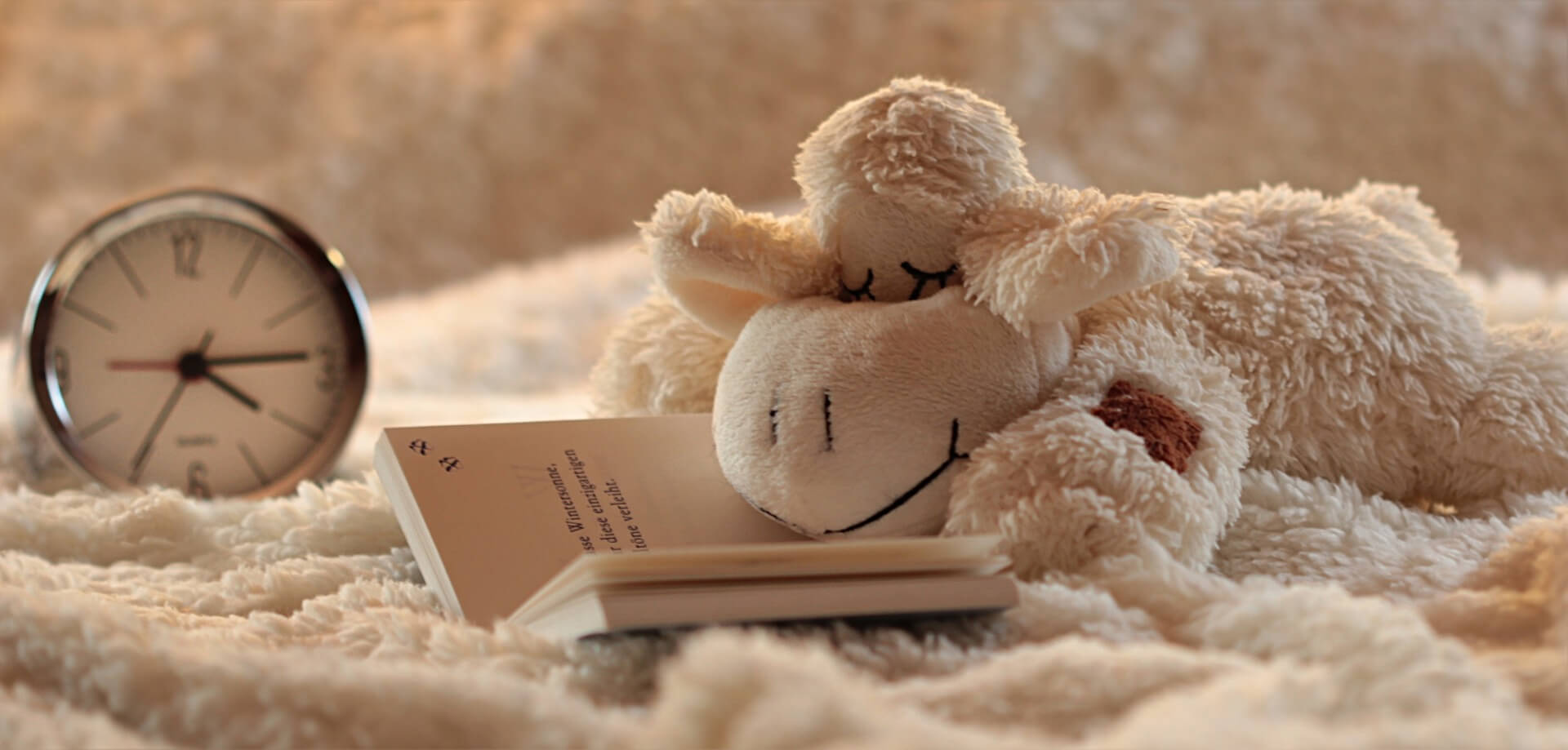 Reading in bed helps calm the mind before falling asleep